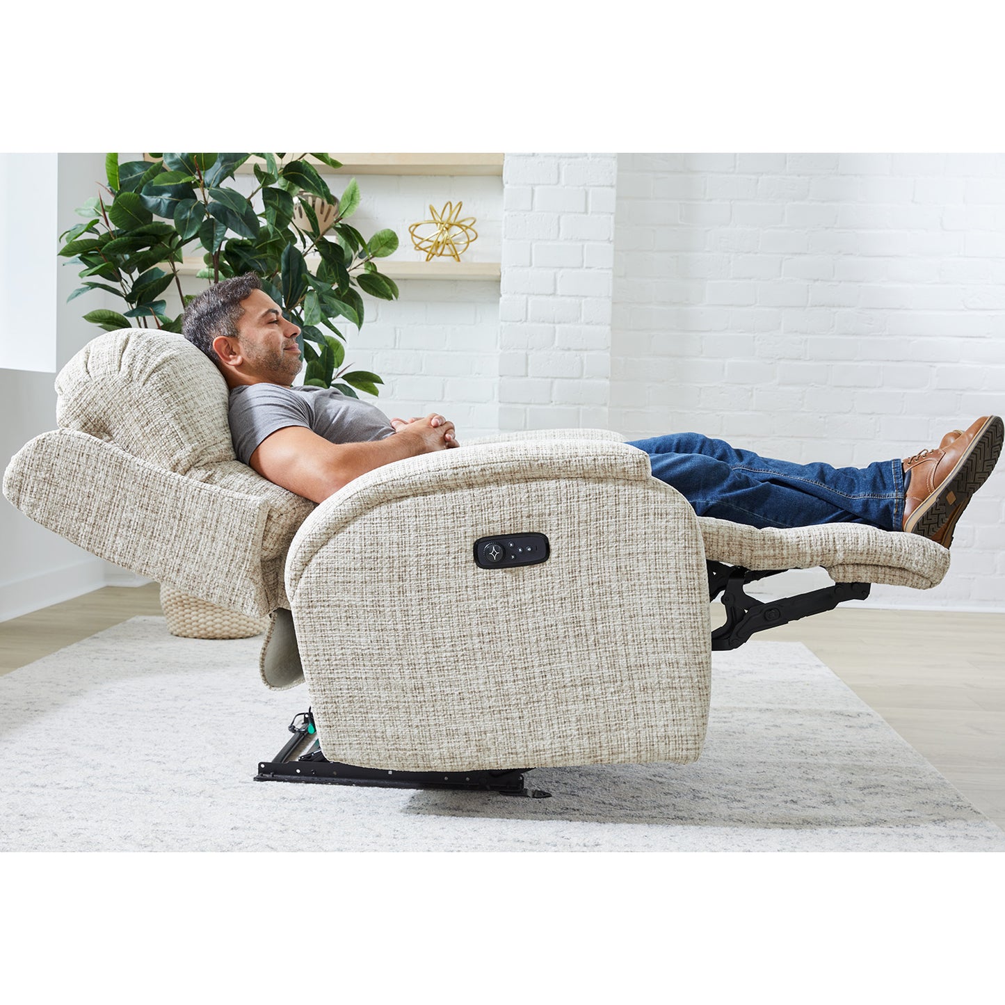 Maya Recliner
